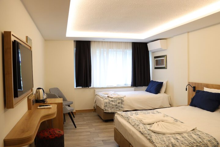 Room 6 of 32