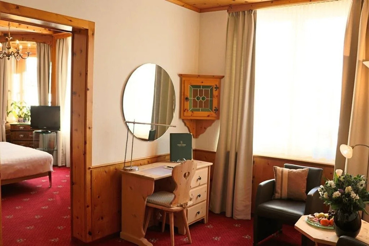 Room 8 of 14