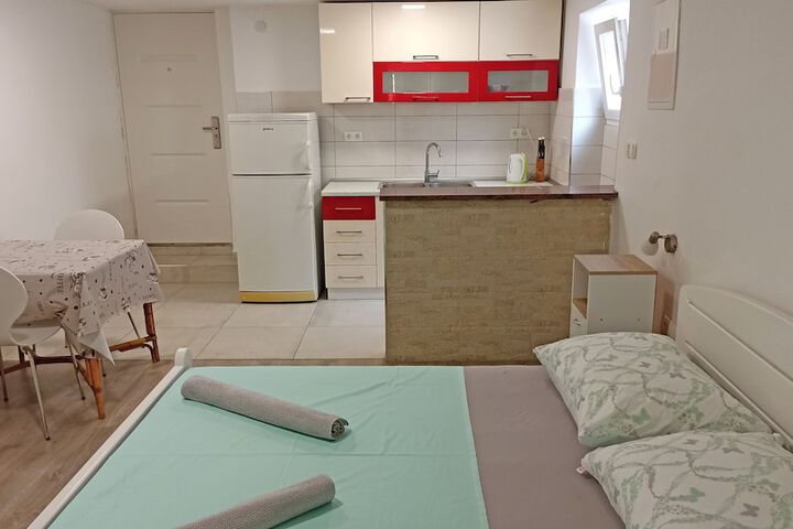 Room 4 of 117