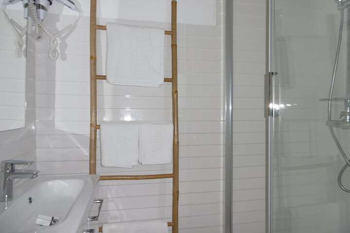 Room 32 of 57