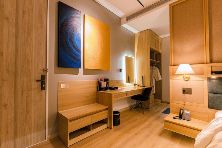 Room 32 of 74