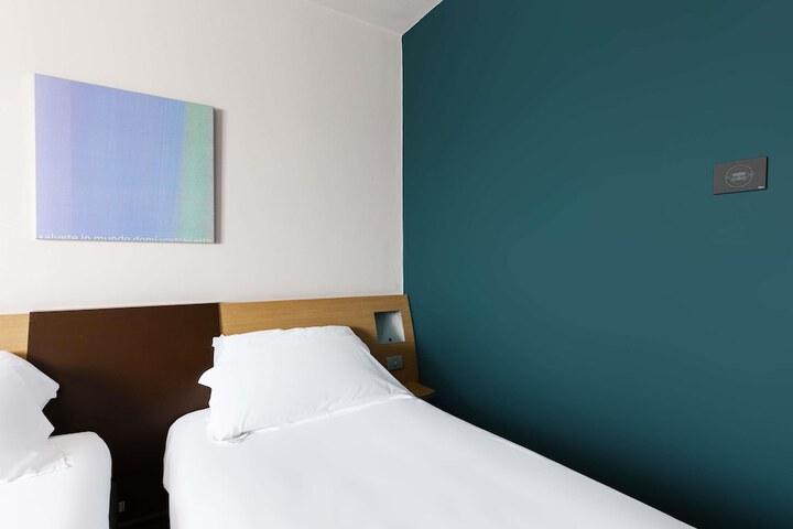 Room 28 of 111