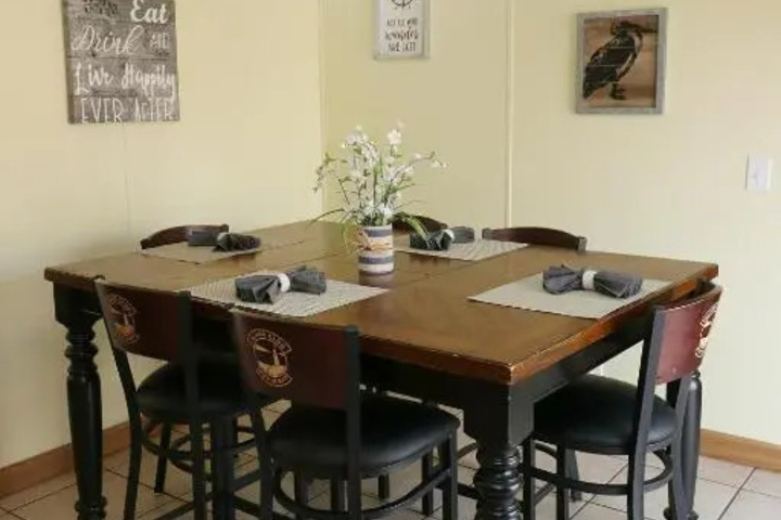 Dining 6 of 7
