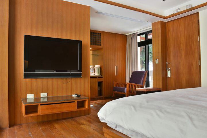 Room 12 of 42