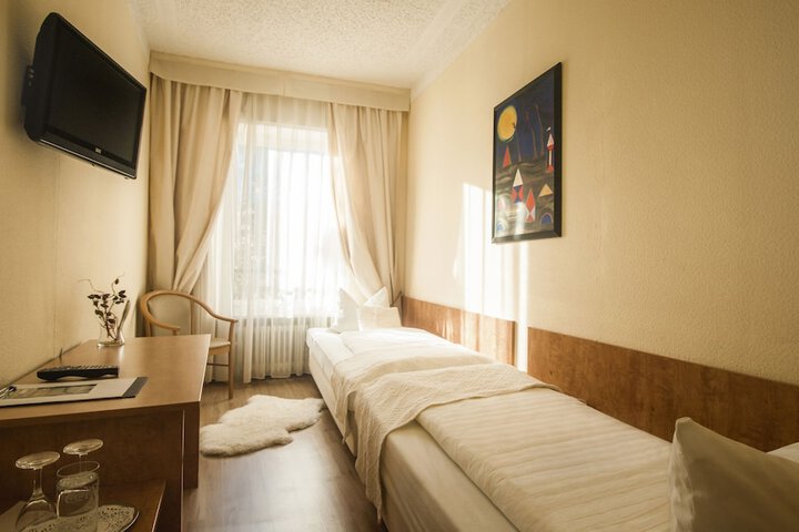 Room 73 of 145