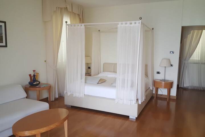 Room 9 of 111