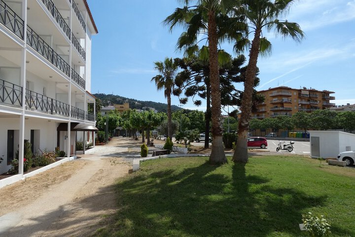 Hotel Exterior 77 of 81