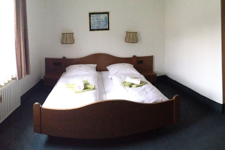 Room 4 of 12
