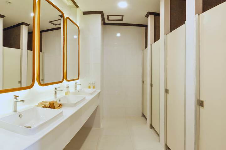 Room 43 of 65