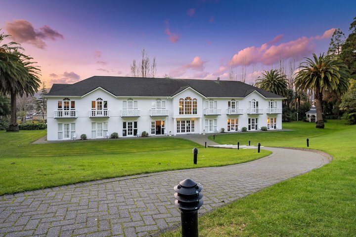 Hotel Entry