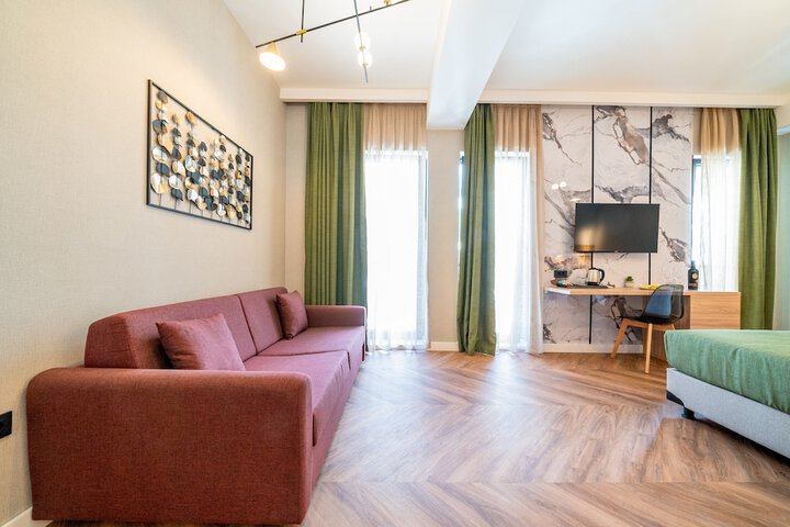 Room 43 of 168
