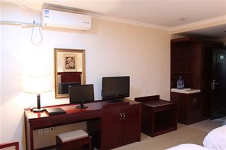 Room 10 of 12