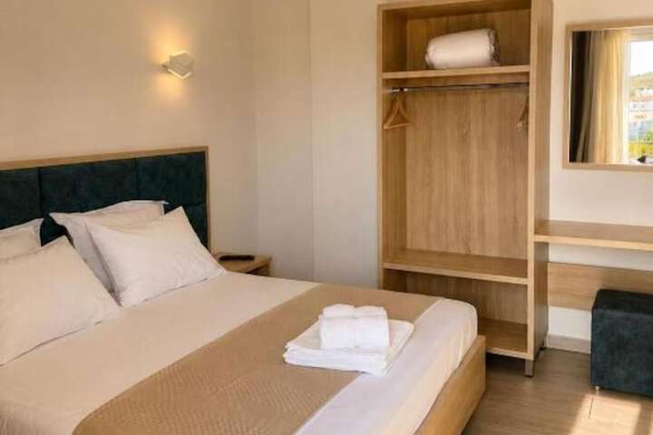 Room 8 of 20