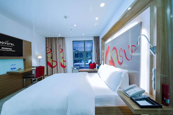 Room 33 of 183