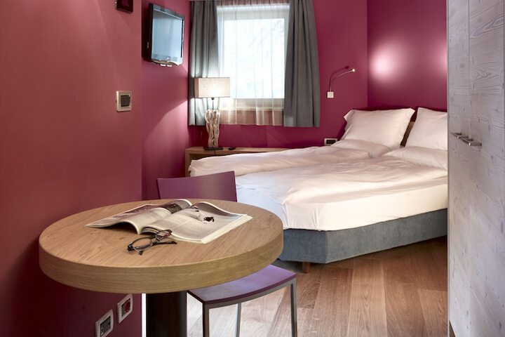 Room 3 of 38