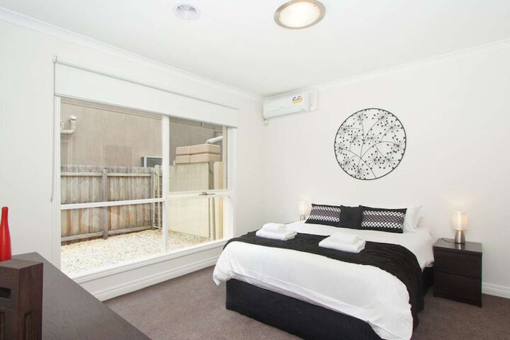 Room 2 of 7