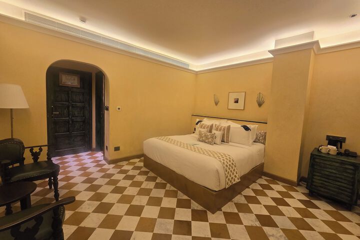 Room 39 of 64
