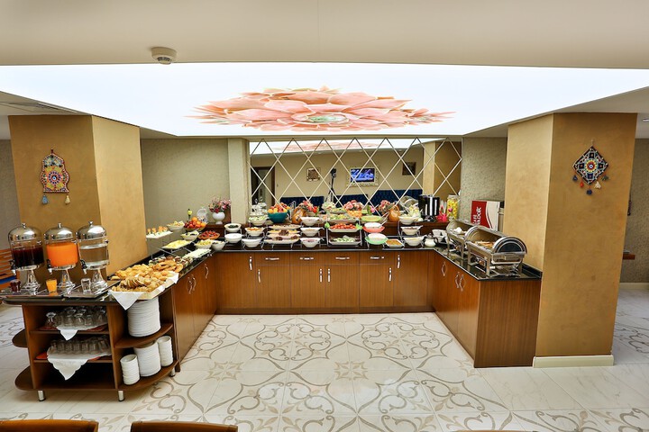 Dining 55 of 70