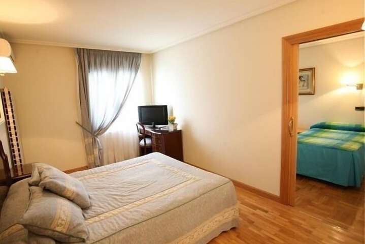 Room 4 of 34