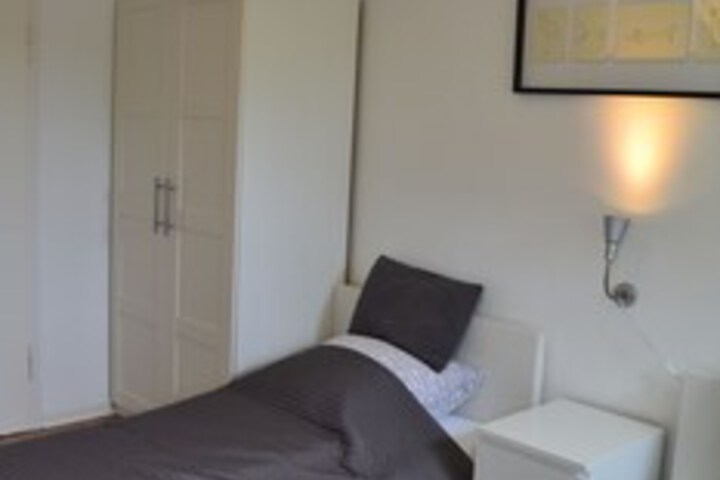Room 143 of 177