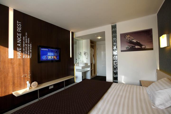 Room 13 of 60