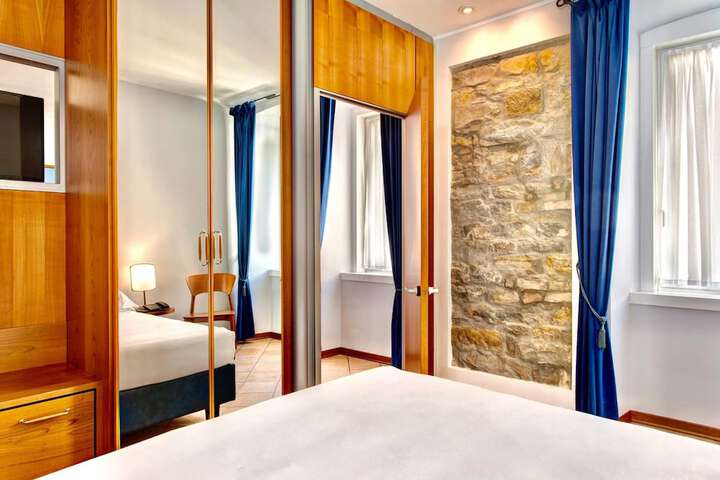 Room 8 of 55