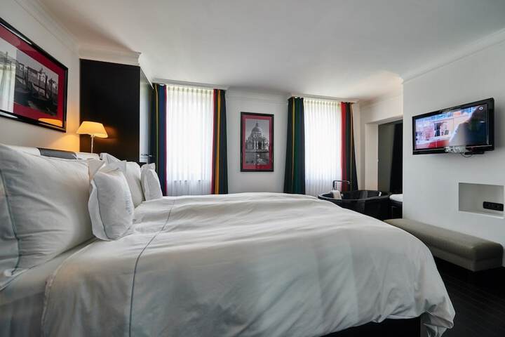Room 7 of 43