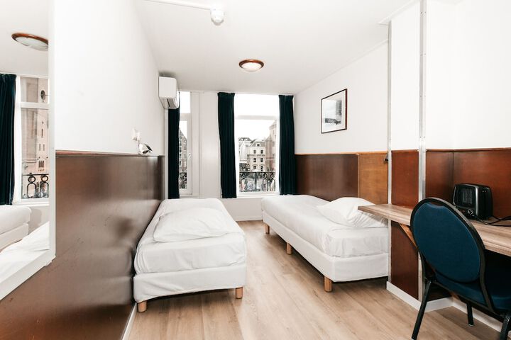 Room 27 of 94