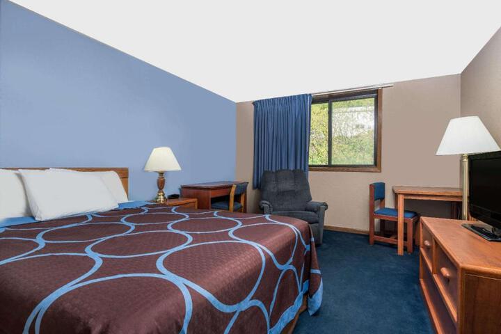 1 King Bed (1 of 6)
