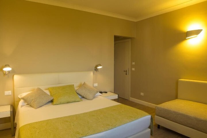 Room 17 of 49