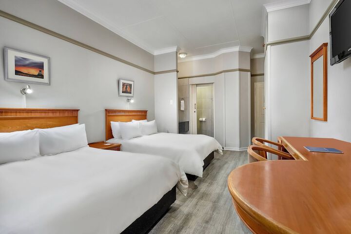Room 10 of 33