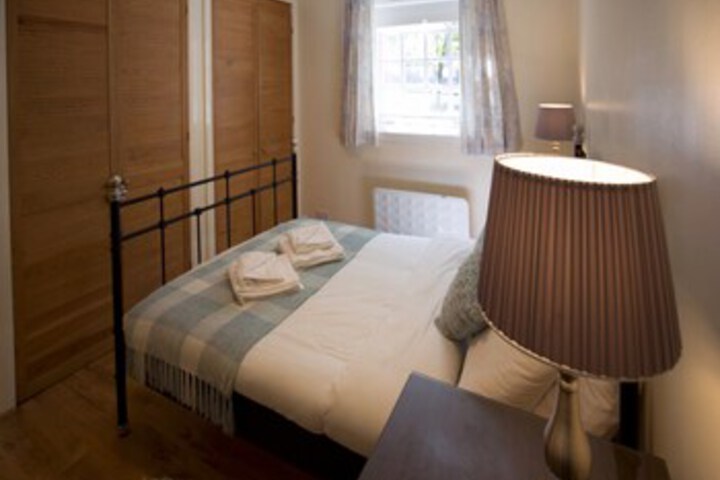 Room 10 of 14