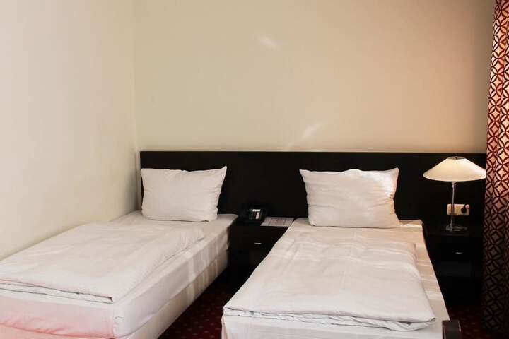 Room 9 of 29