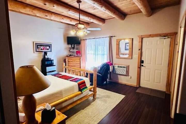 Room 12 of 37