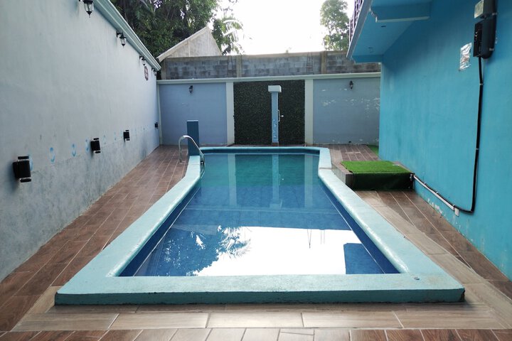 Pool 18 of 32