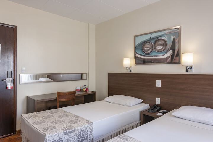 Room 32 of 107