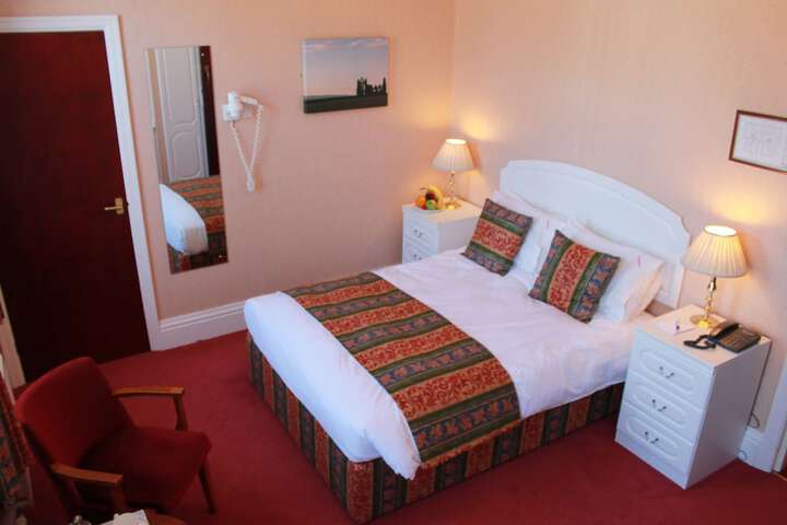 Room 8 of 104