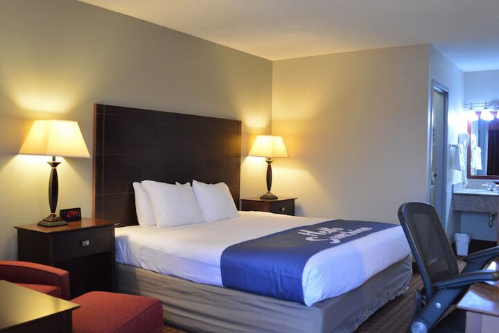 1 King Bed (7 of 10)