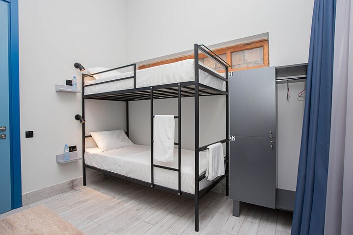 Room 27 of 49