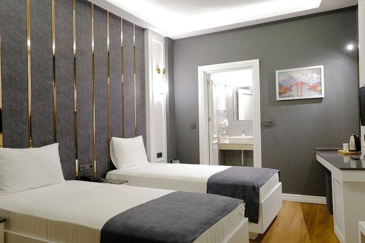 Room 16 of 68