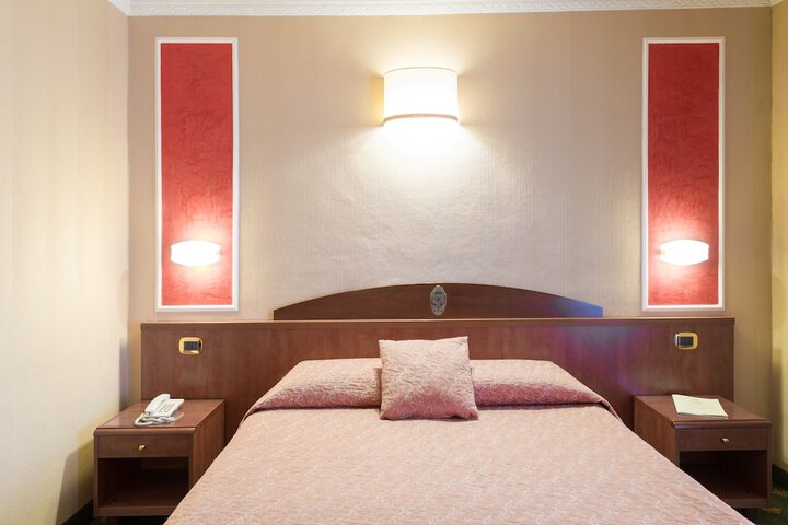 Room 16 of 34