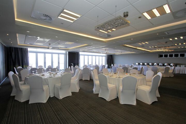 Ballroom/Hall 55 of 79