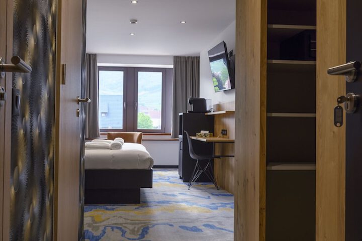 Room 17 of 217