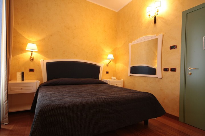 Room 21 of 61