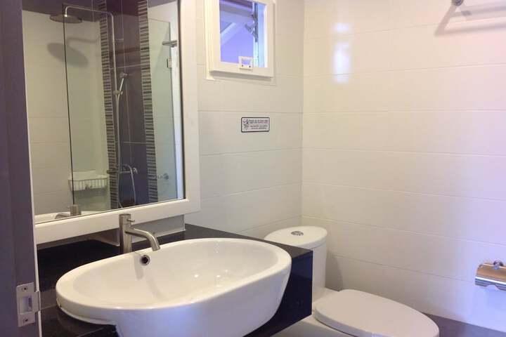 Room 10 of 37