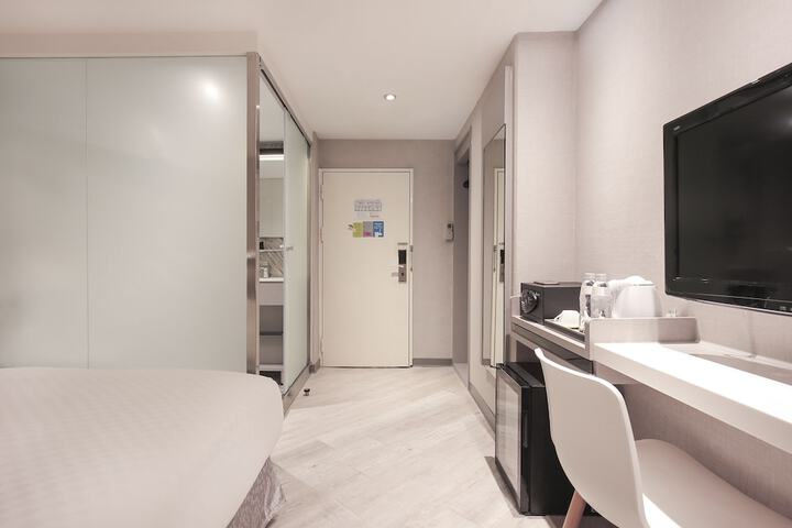 Room 7 of 37