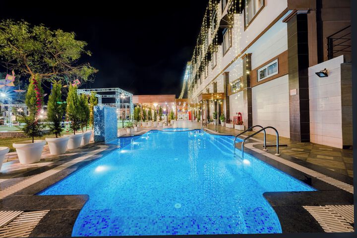 Pool 82 of 123