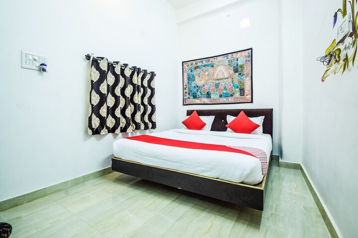 Room 7 of 18