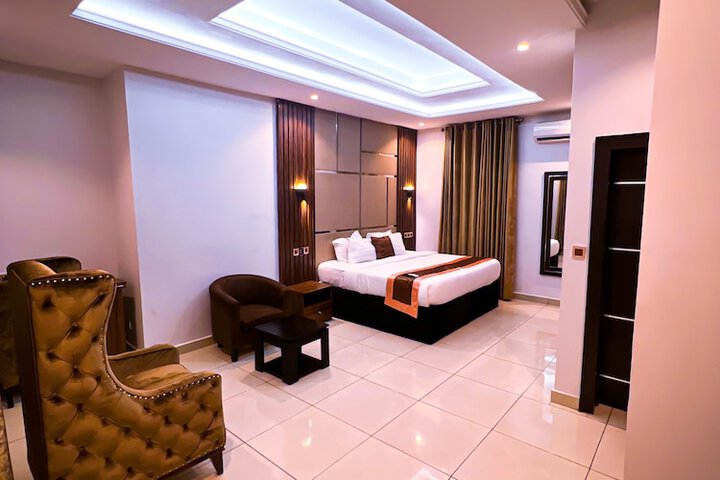 Room 9 of 23