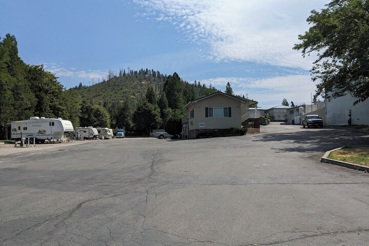 Property Grounds 48 of 52